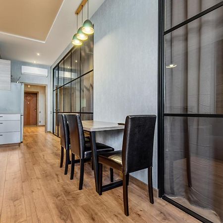 Sea Symphony Wood Style Apartment Одеса Екстер'єр фото