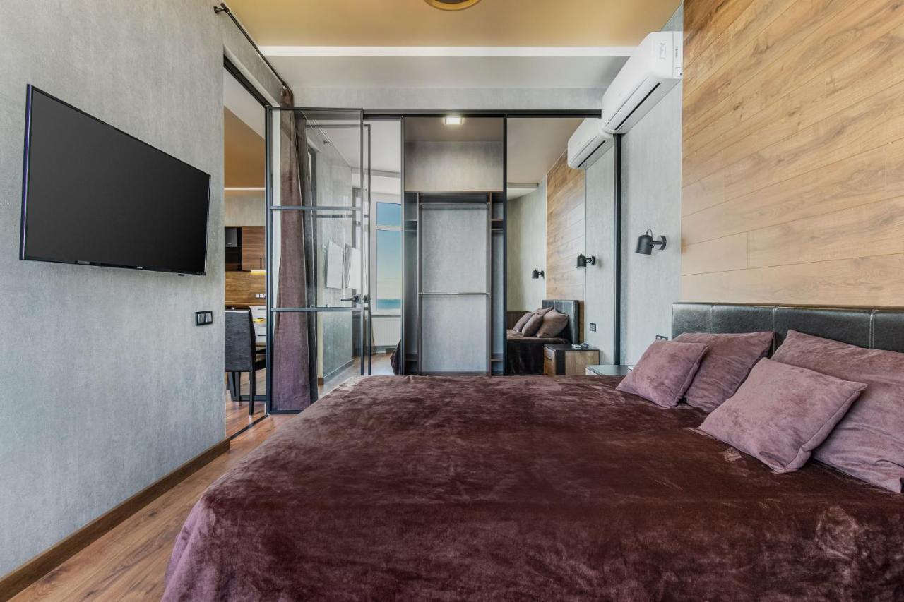 Sea Symphony Wood Style Apartment Одеса Екстер'єр фото