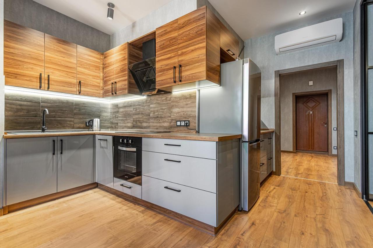 Sea Symphony Wood Style Apartment Одеса Екстер'єр фото