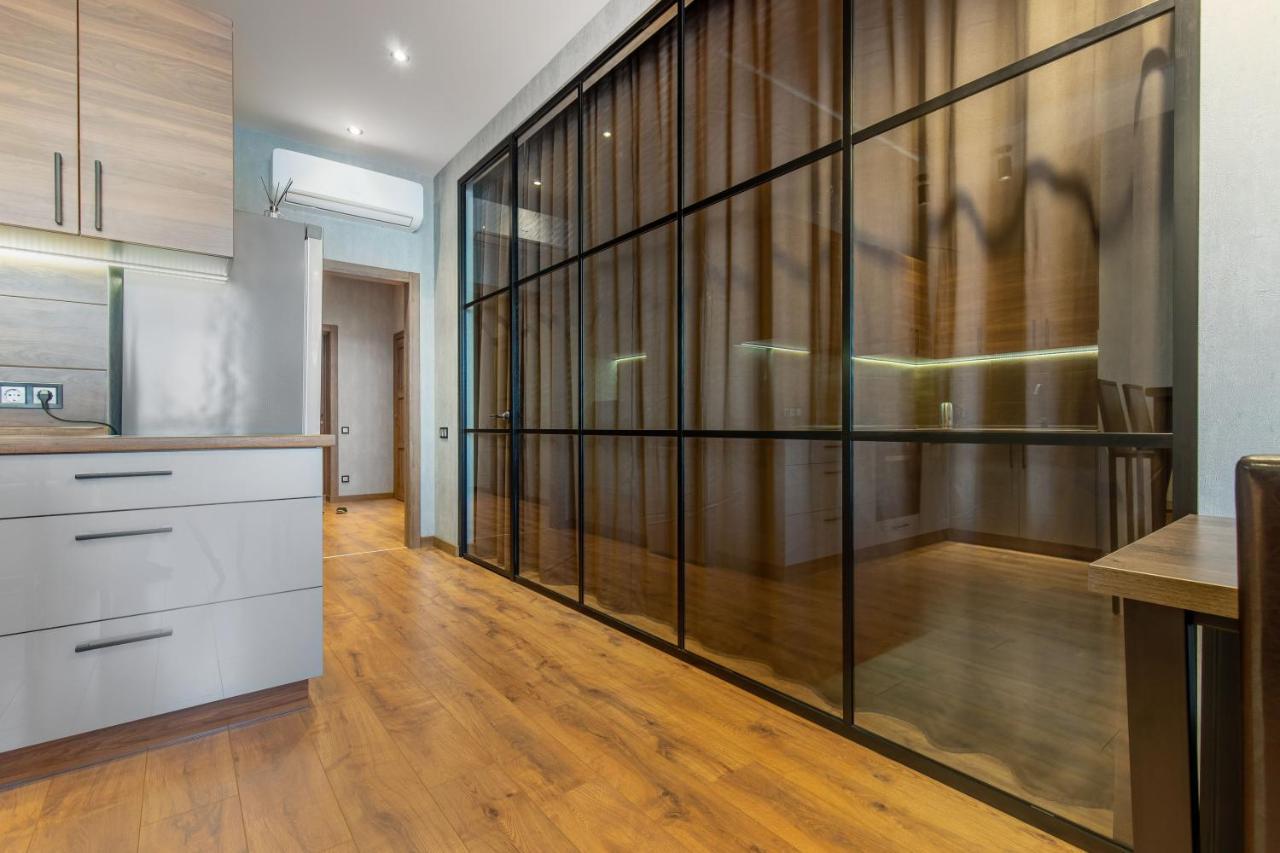 Sea Symphony Wood Style Apartment Одеса Екстер'єр фото