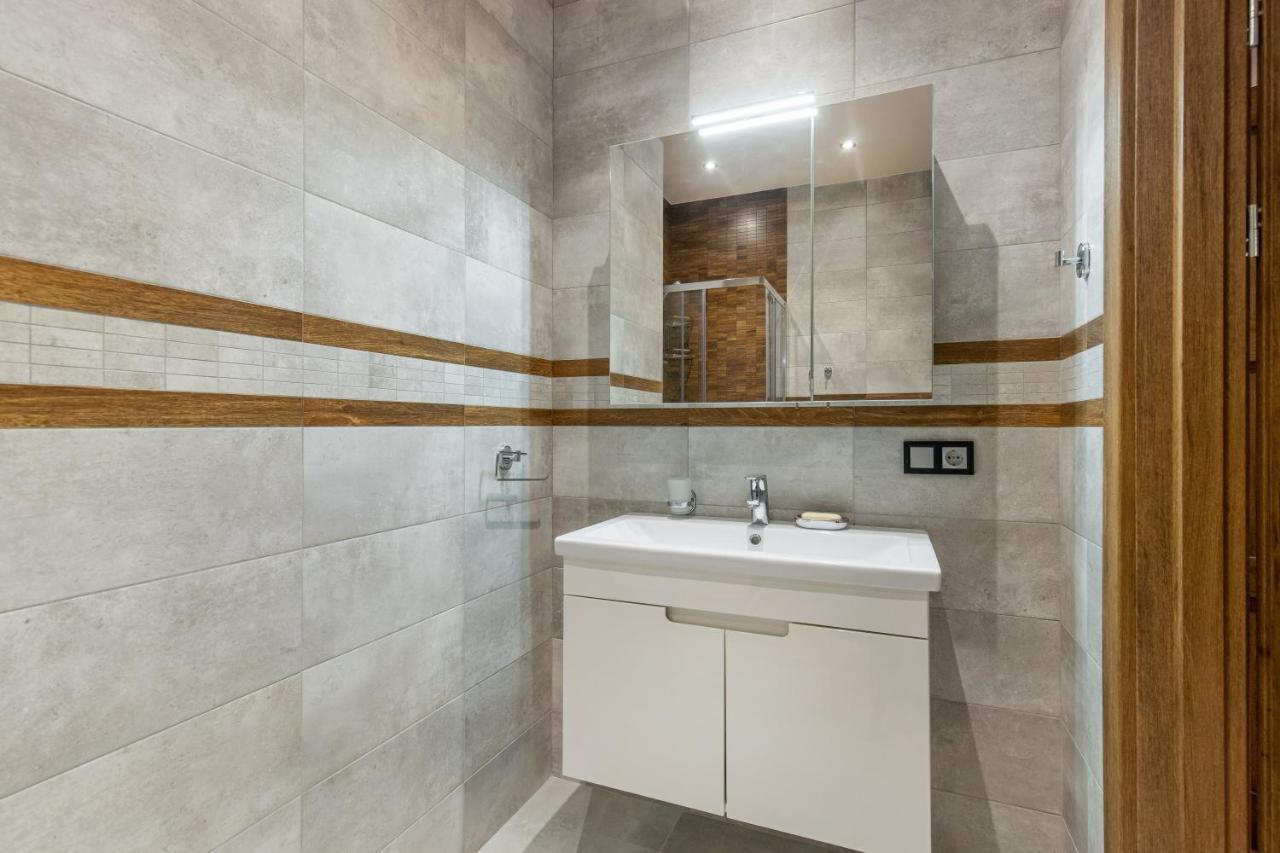 Sea Symphony Wood Style Apartment Одеса Екстер'єр фото